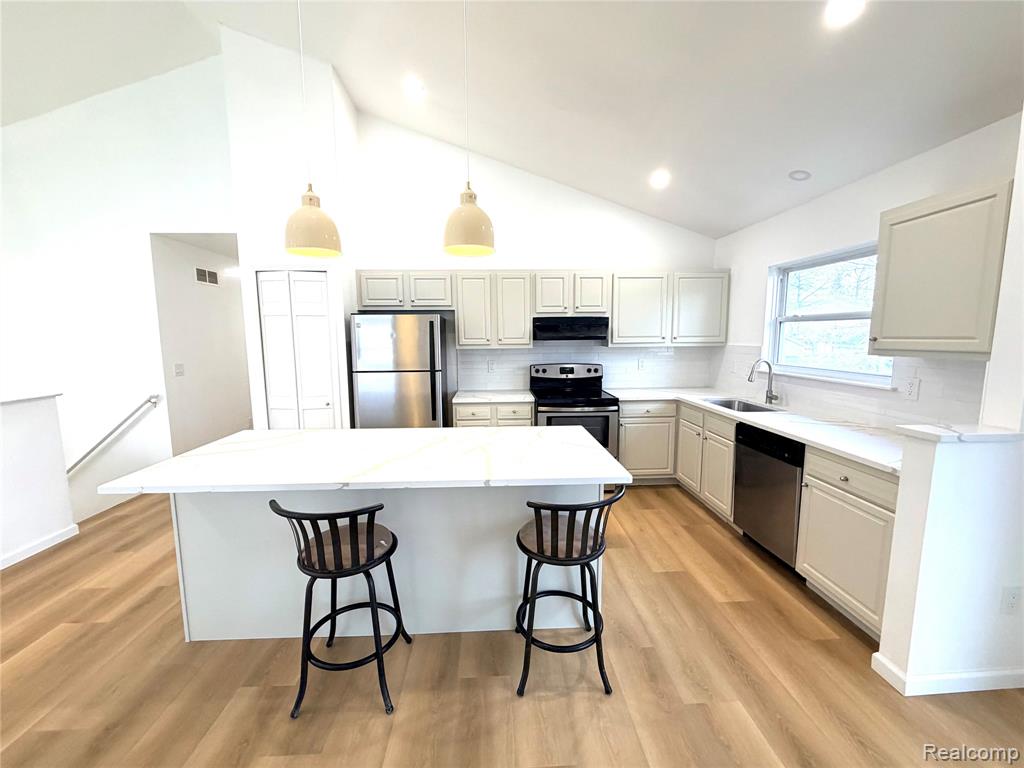 845 Canter Lane, Auburn Hills, MI 48326 — Photo 9