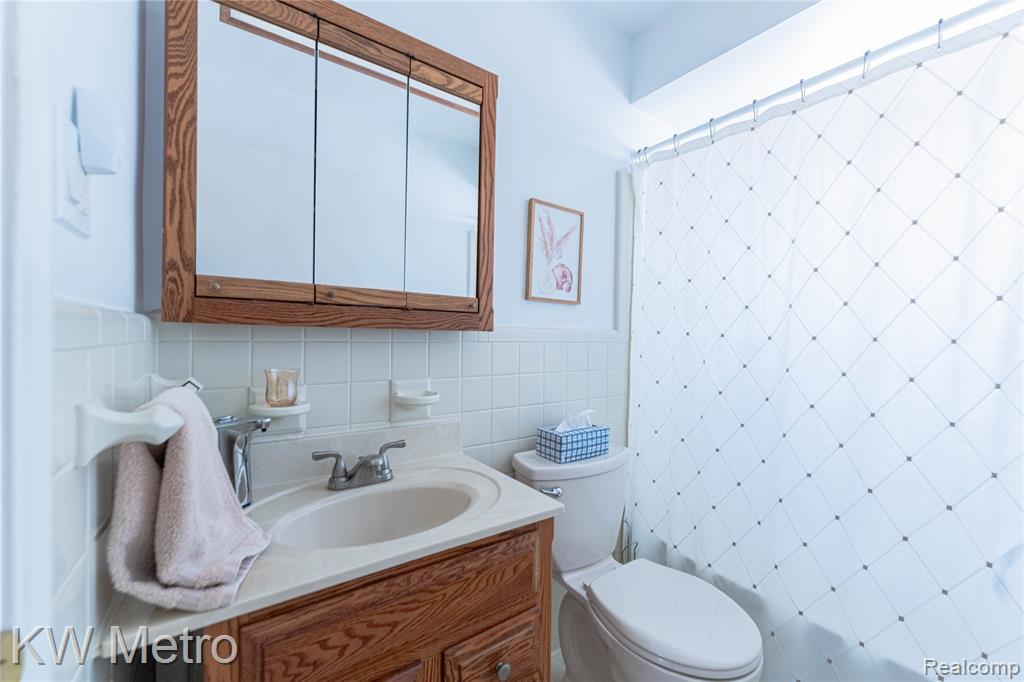 8487 Salem Lane, Dearborn Heights, MI 48127 — Photo 20