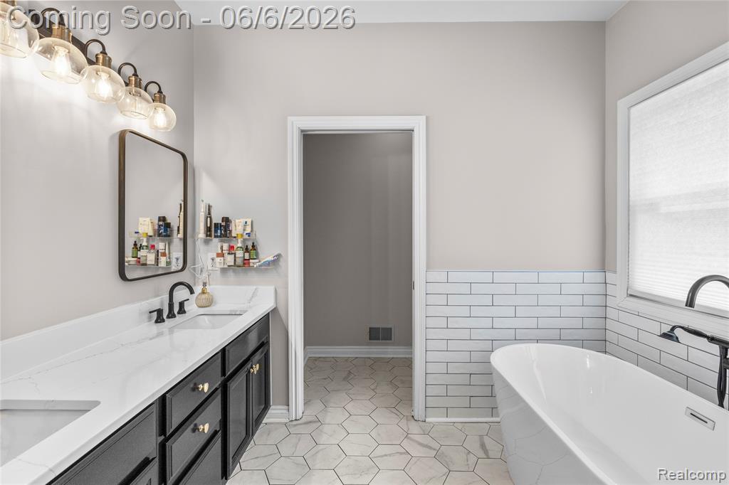 10242 Beacon Court, Grand Blanc, MI 48439 — Photo 25