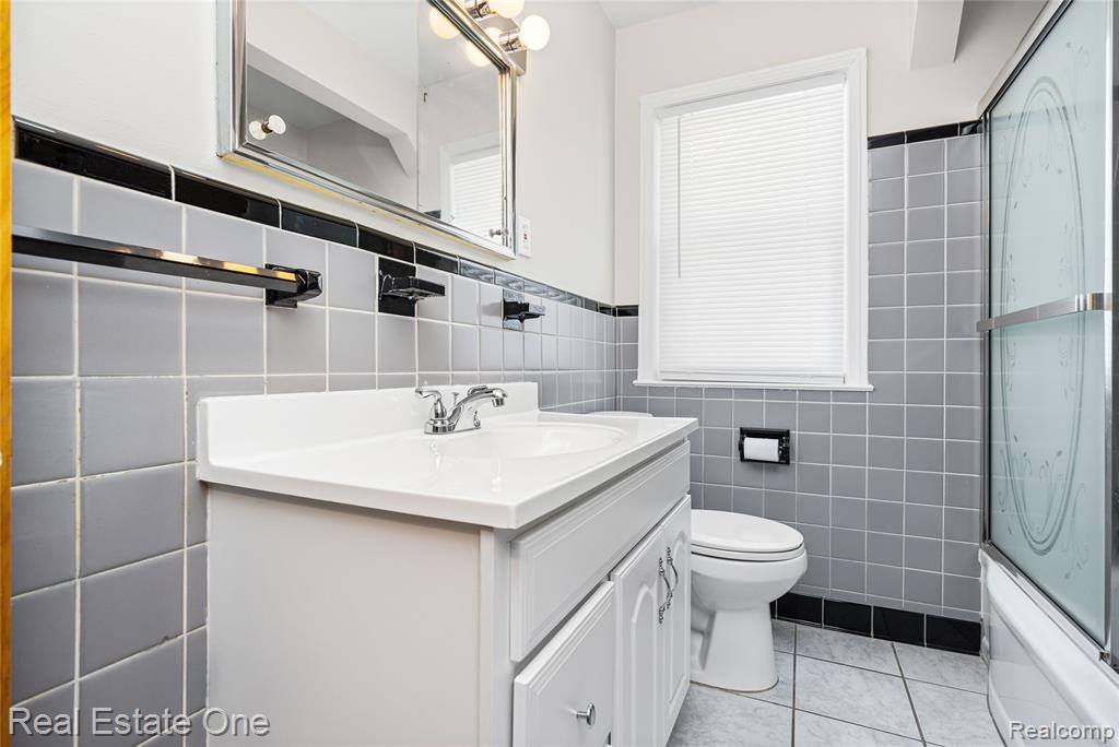 20688 Fleetwood Drive, Harper Woods, MI 48225 — Photo 19
