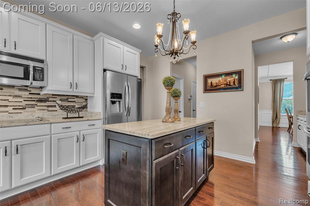 23719 Stoneleigh Drive, South Lyon, MI 48178 — Photo 8