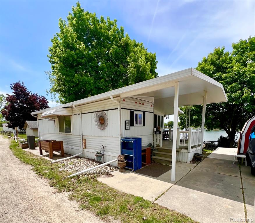 10001 E Goodall Road, 404, Durand, MI 48429 — Photo 2