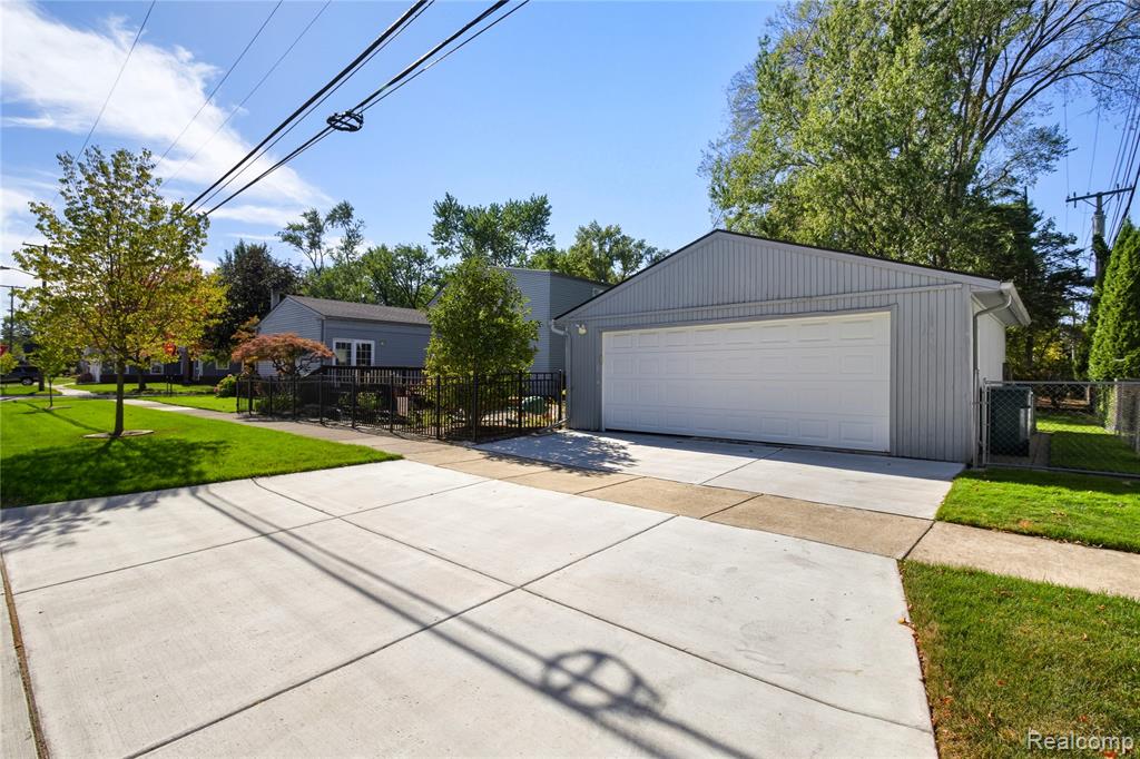 10404 Hart Avenue, Huntington Woods, MI — Photo 6