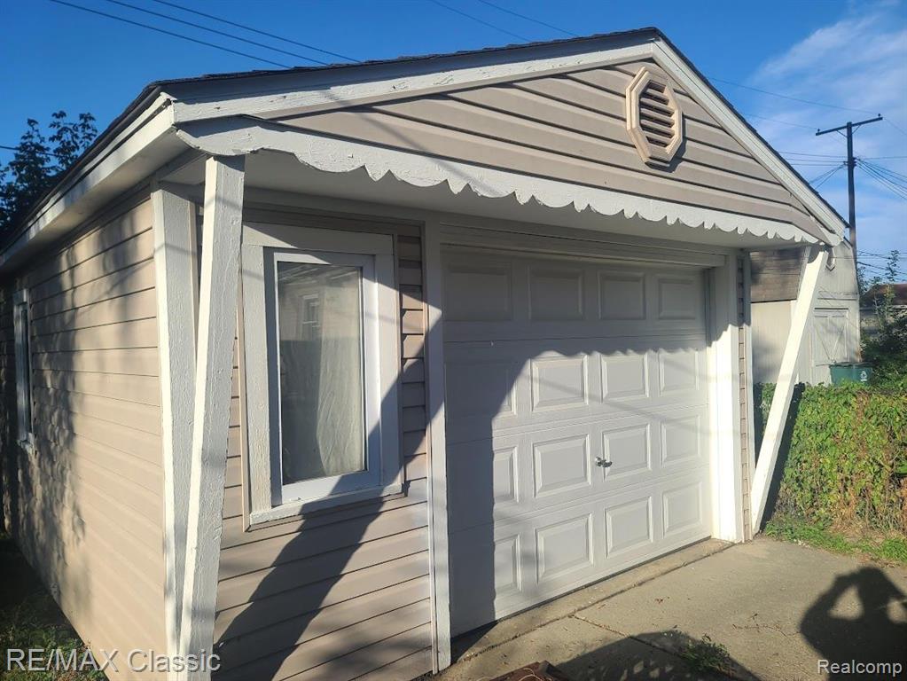 937 E ANNABELLE Avenue, Hazel Park, MI 48030 — Photo 24