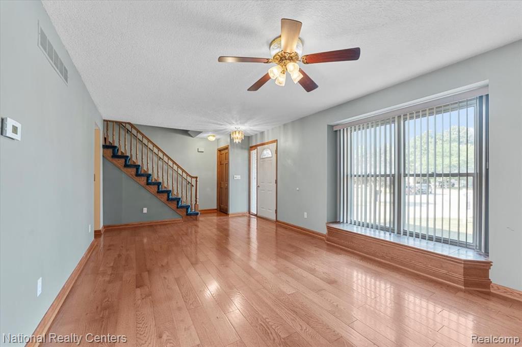5235 Barbara Avenue, Trenton, MI 48183 — Photo 4