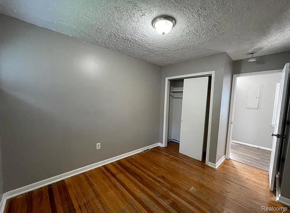 902 E WINDEMERE Avenue, Royal Oak, MI 48073 — Photo 11
