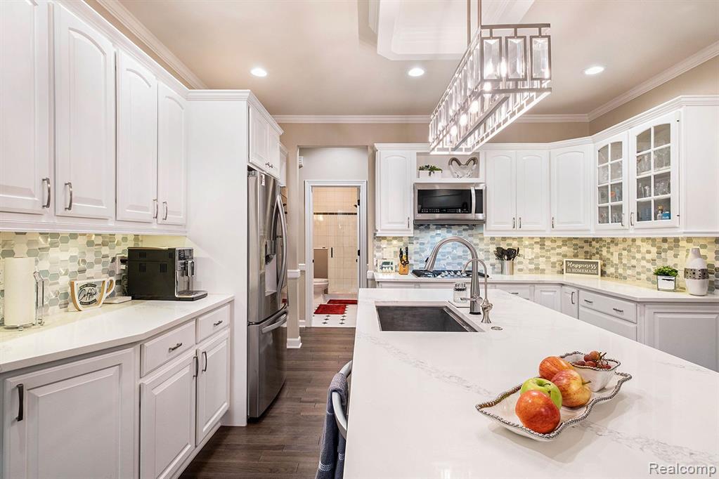 5259 PINEWOOD Drive, Brighton, MI 48116 — Photo 17