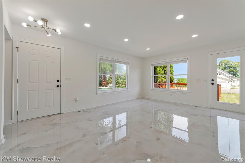 4392 CASS ELIZABETH Road, Waterford, MI 48328 — Photo 25