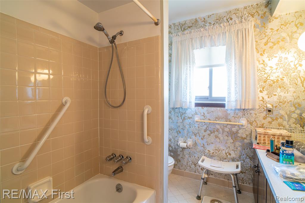 47798 CHRYS, Macomb, MI 48044 — Photo 30