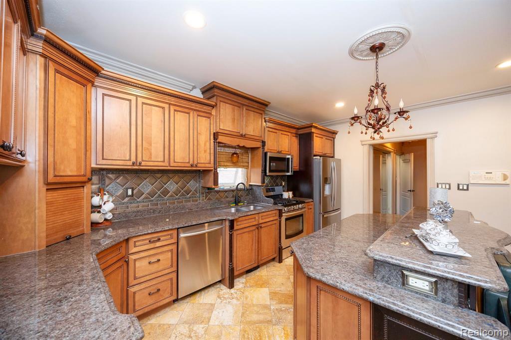 8401 Fenton Street, Dearborn Heights, MI 48127 — Photo 27
