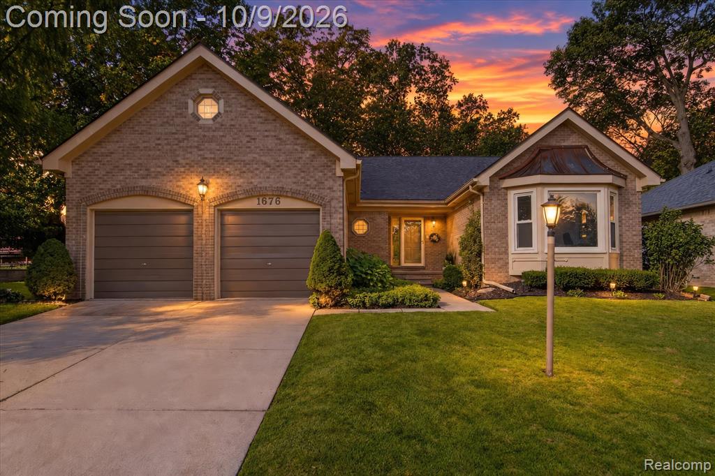 1676 Treeside Drive, Rochester Hills, MI 48307