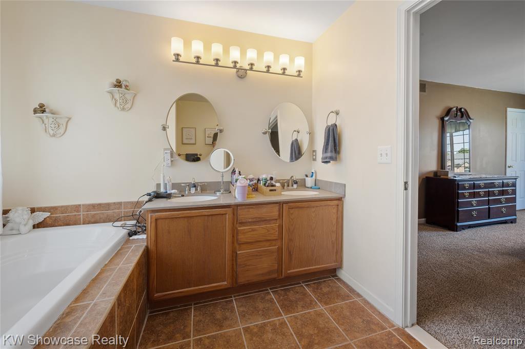 58767 Hunters Court, South Lyon, MI 48178 — Photo 25