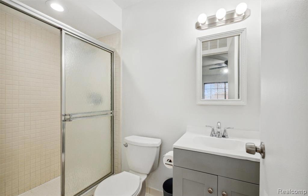 641 E Fox Hills Drive, Bloomfield Hills, MI 48304 — Photo 19