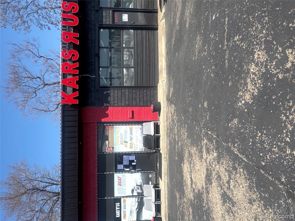 8230 N Telegraph Road, Dearborn Heights, MI 48127 — front exterior