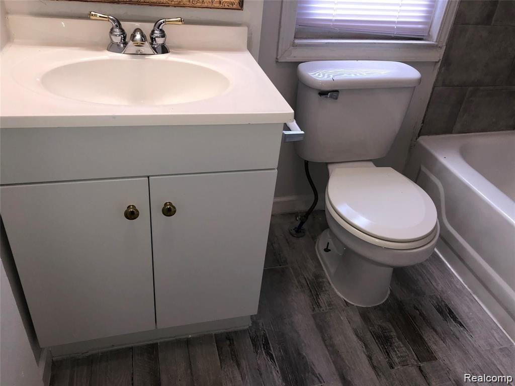 6641 FENTON Street, Dearborn Heights, MI 48127 — Photo 9
