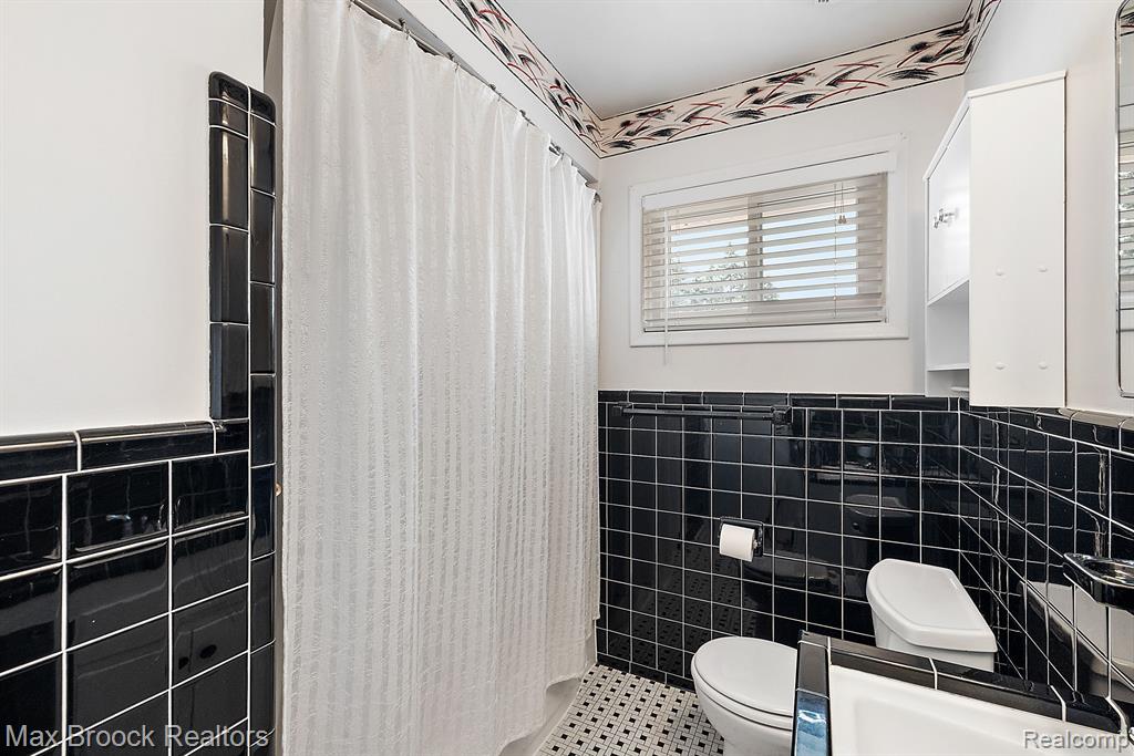 9060 HEADLEY Drive, Sterling Heights, MI 48314 — Photo 35