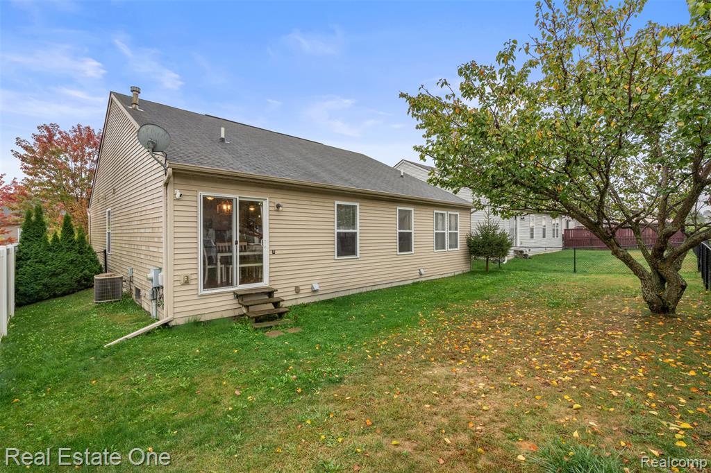 8586 Cass River Drive, Fowlerville, MI 48836 — Photo 6
