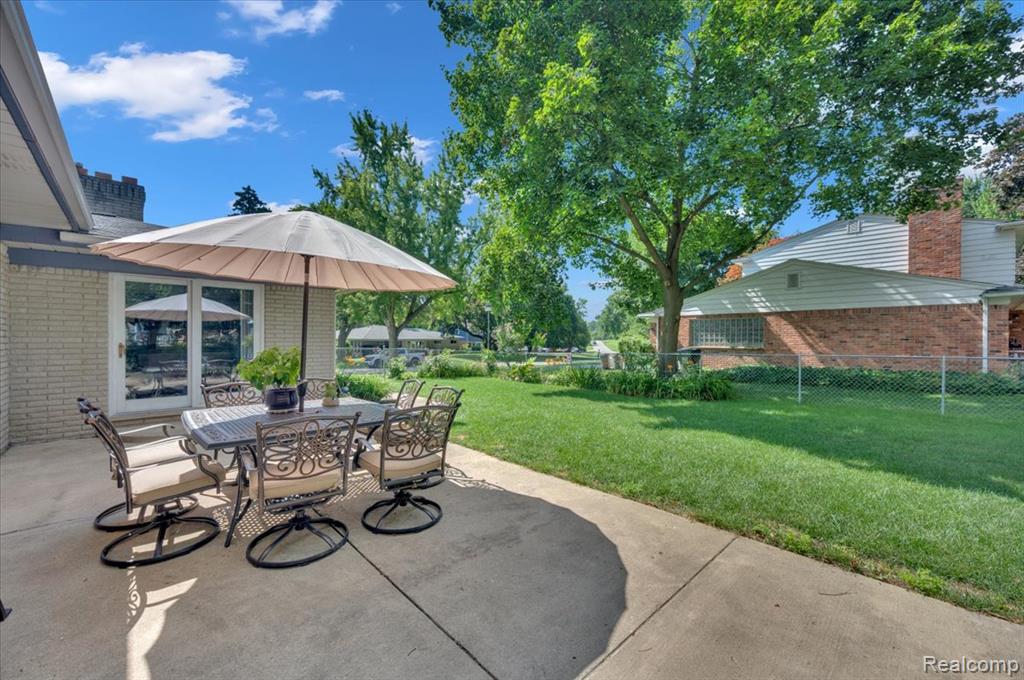 724 Lynndale Drive, Rochester Hills, MI 48309 — Photo 30