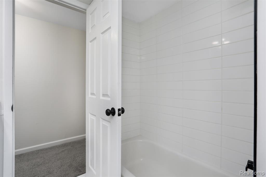 684 Abbey Court, Rochester Hills, MI 48307 — Photo 26