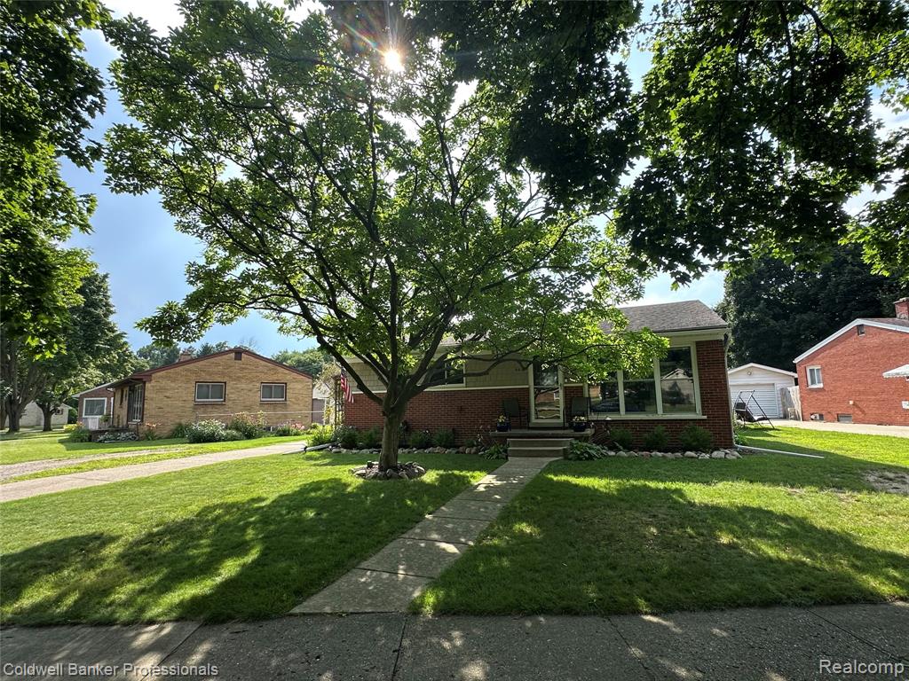 661 Lincoln Street, Lapeer, MI 48446 — front exterior