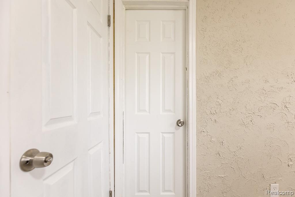 564 Marquette Drive, Detroit, MI 48214 — Photo 26