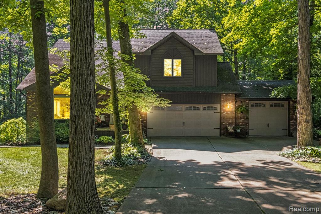 9246 YOUNG Drive, Swartz Creek, MI 48473 — Photo 2