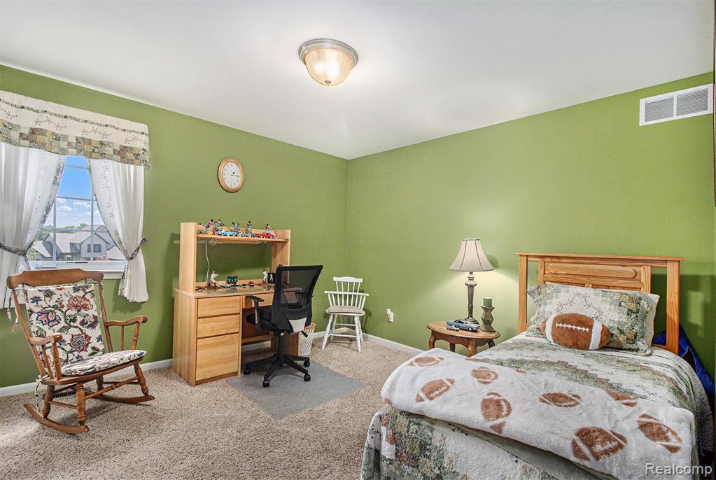 8433 Thorn Hill Drive, Howell, MI 48843 — Photo 17
