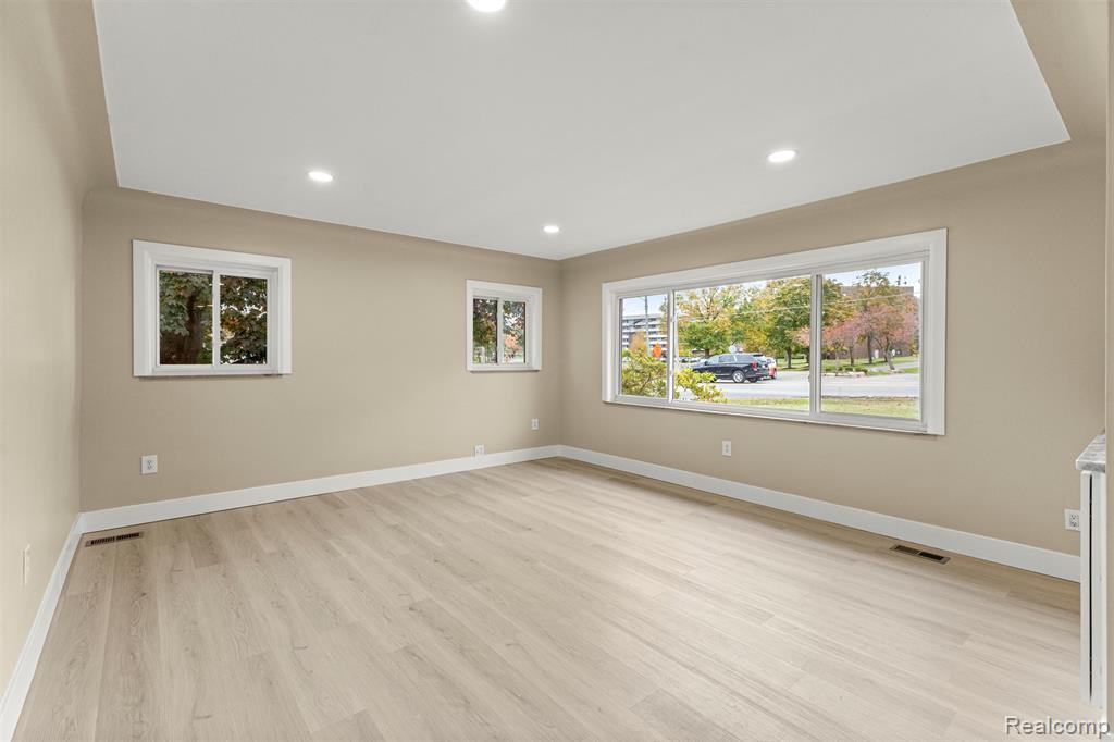 633 S Pontiac Trail, Walled Lake, MI 48390 — Photo 11