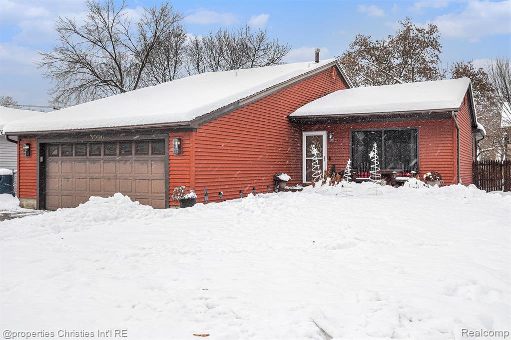 3990 Cresthaven Drive, Waterford, MI 48328 — front exterior