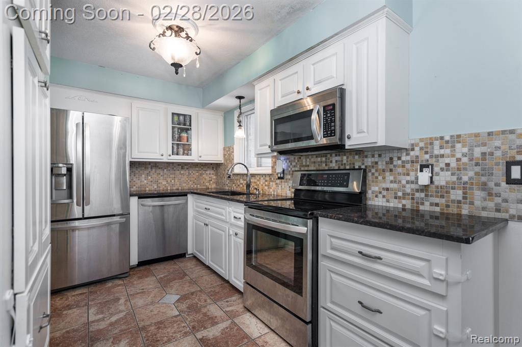 5737 Shetland Way, Waterford, MI 48327 — Photo 9