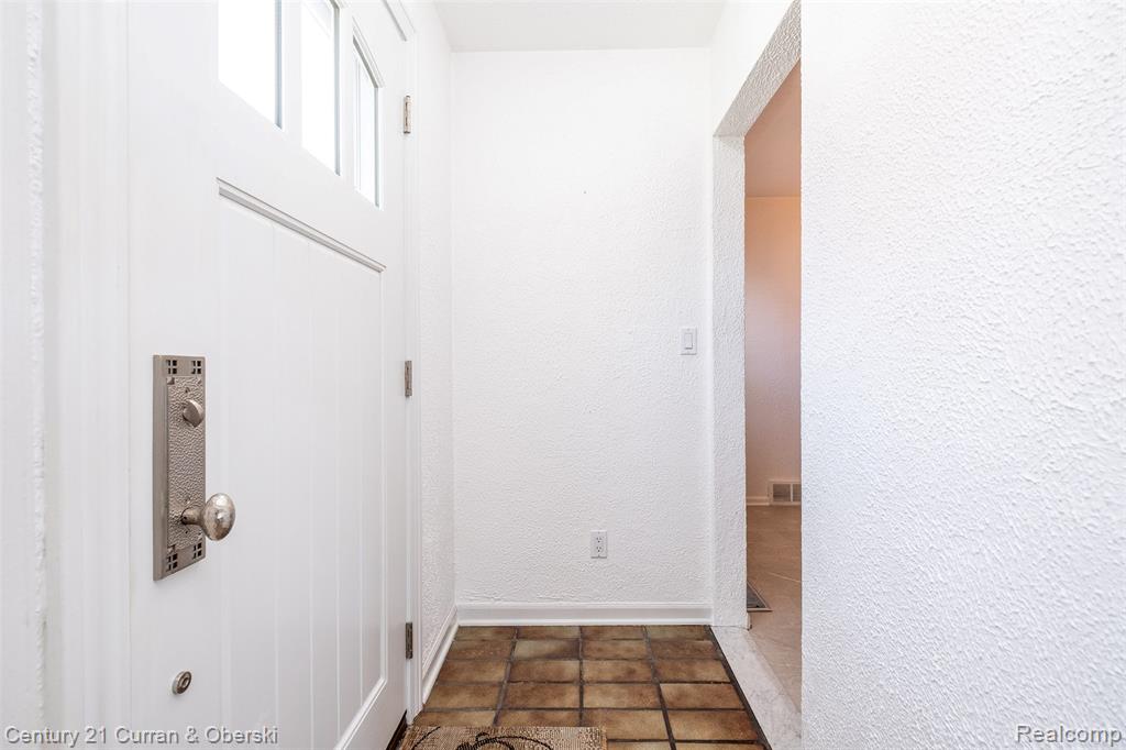 11700 Farley, Redford, MI 48239 — Photo 13