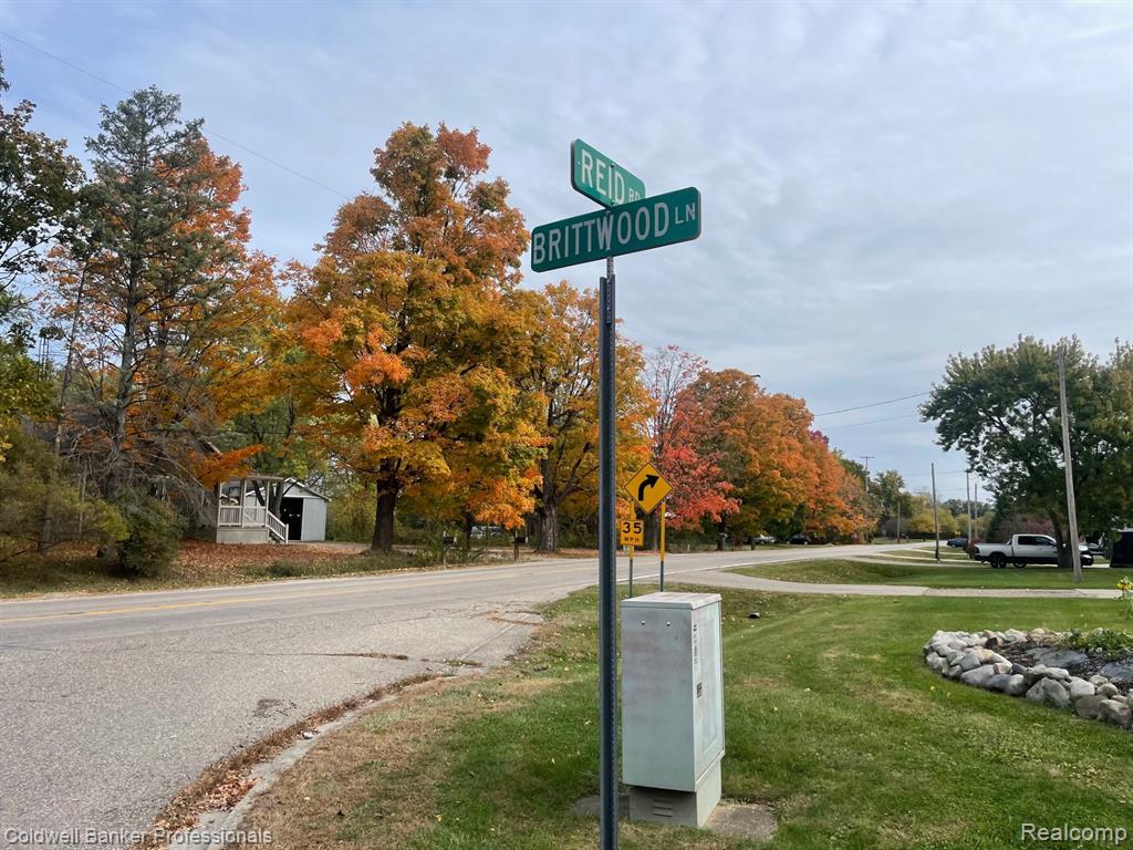 7071 Brittwood Lane, Flint, MI 48507 — Photo 16