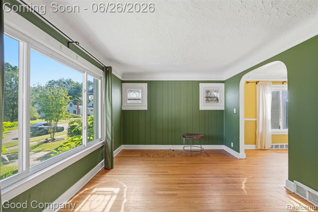 520 E Muir Avenue, Hazel Park, MI 48030 — Photo 4