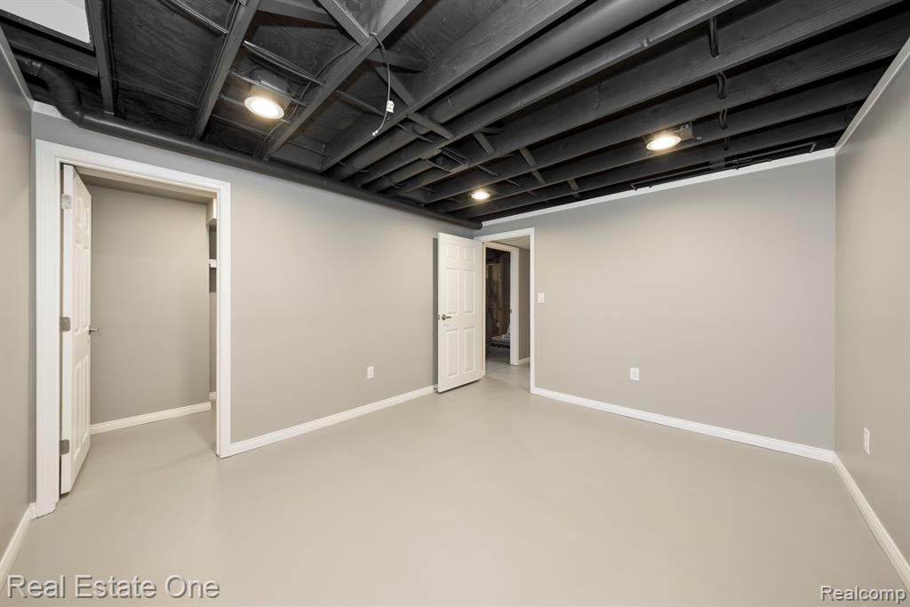 49139 FREEDOM Court, 4, Shelby Twp, MI 48315 — Photo 31
