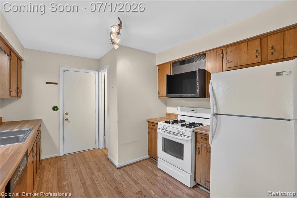 5410 Mancelona Drive, Grand Blanc, MI 48439 — Photo 11