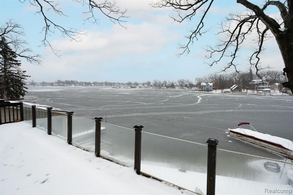 653 CENTRAL Drive, Lake Orion, MI 48362 — Photo 3