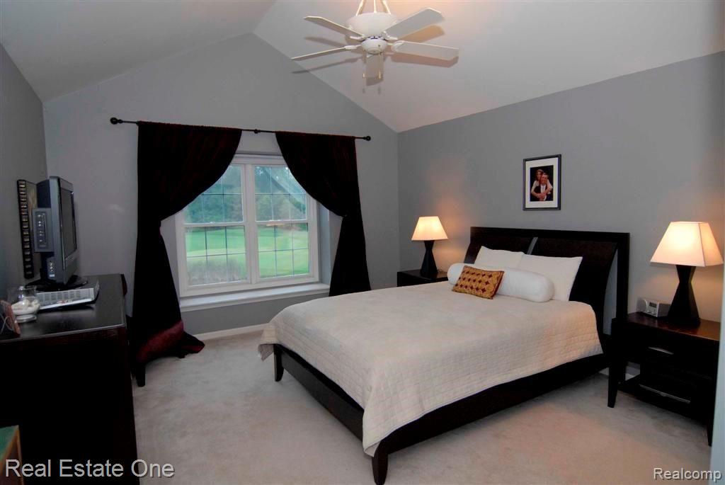 66 SANDHILLS Lane, Lake Orion, MI 48362 — Photo 23