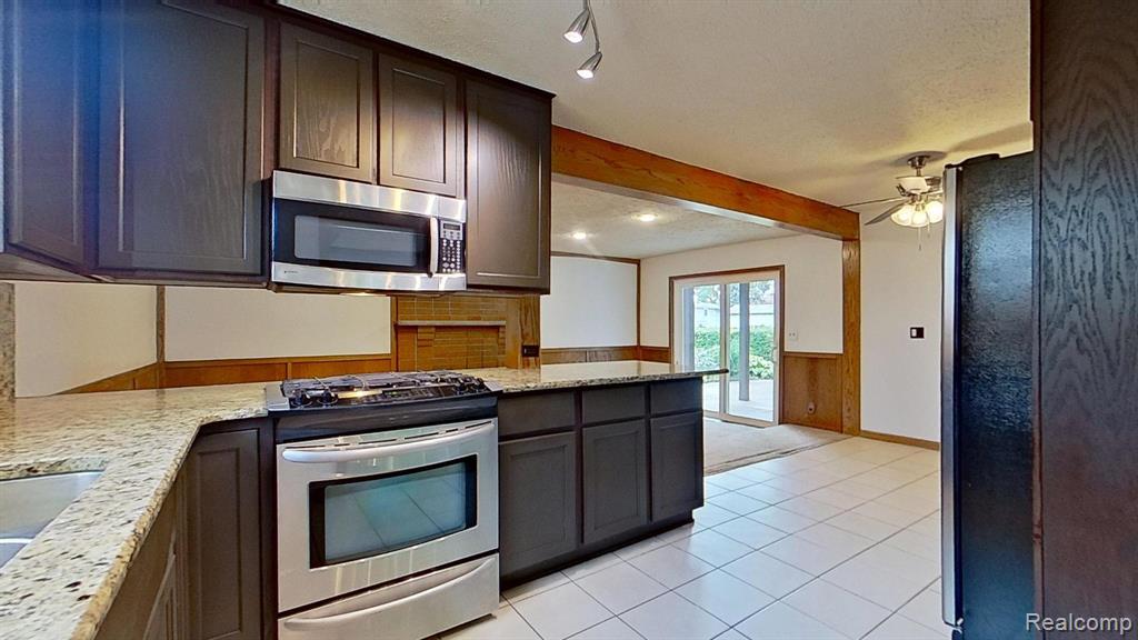8252 Tinkler Road, Sterling Heights, MI 48312 — Photo 10