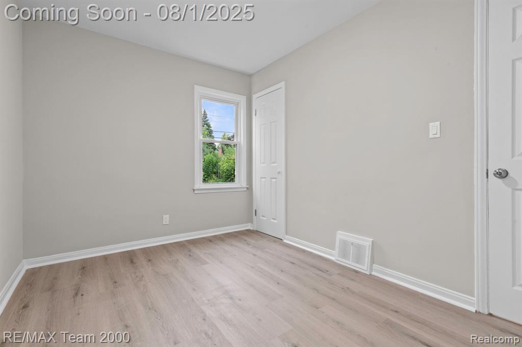 562 Mill Street, Lincoln Park, MI 48146 — Photo 15