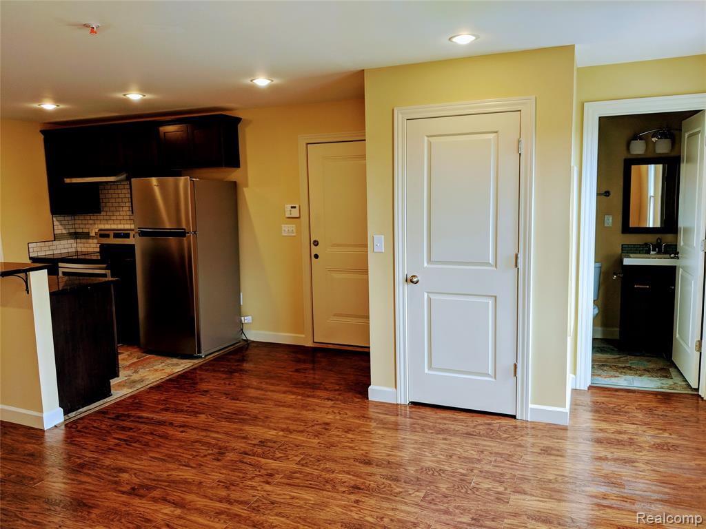 89 E EDSEL FORD FWY, Detroit, MI, 48202