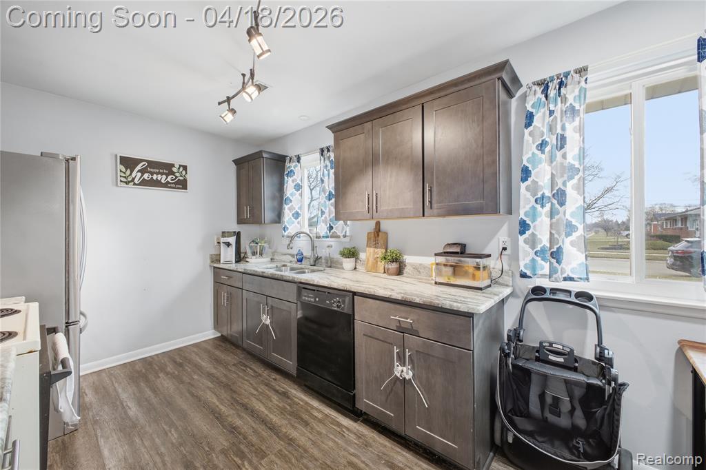 8573 Liberty Boulevard, Westland, MI — Photo 15