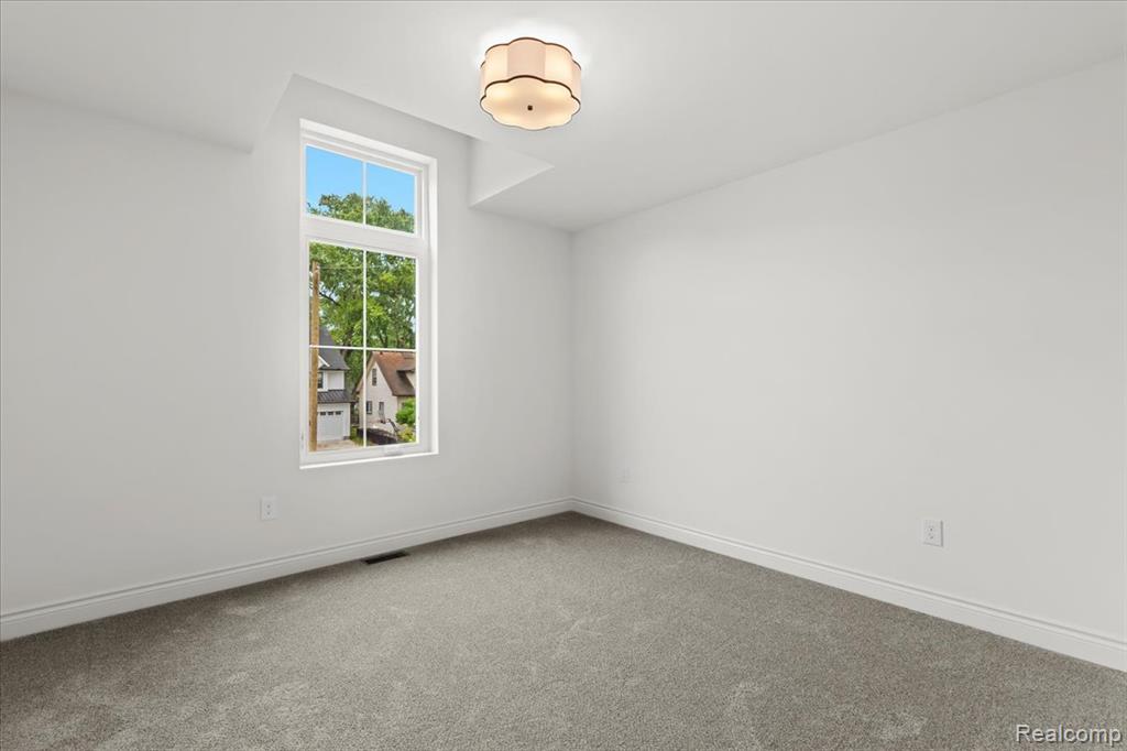 624 S Vermont Avenue, Royal Oak, MI 48067 — Photo 34