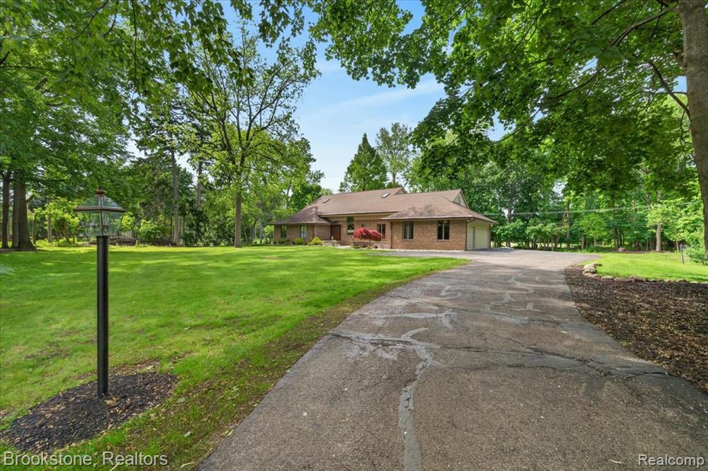 2610 Vanel Court, West Bloomfield, MI 48324 — Photo 3