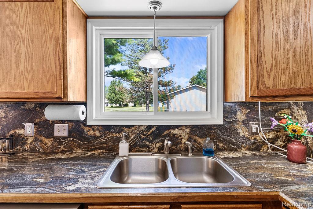 9328 Elaine Drive, Swartz Creek, MI 48473 — Photo 13