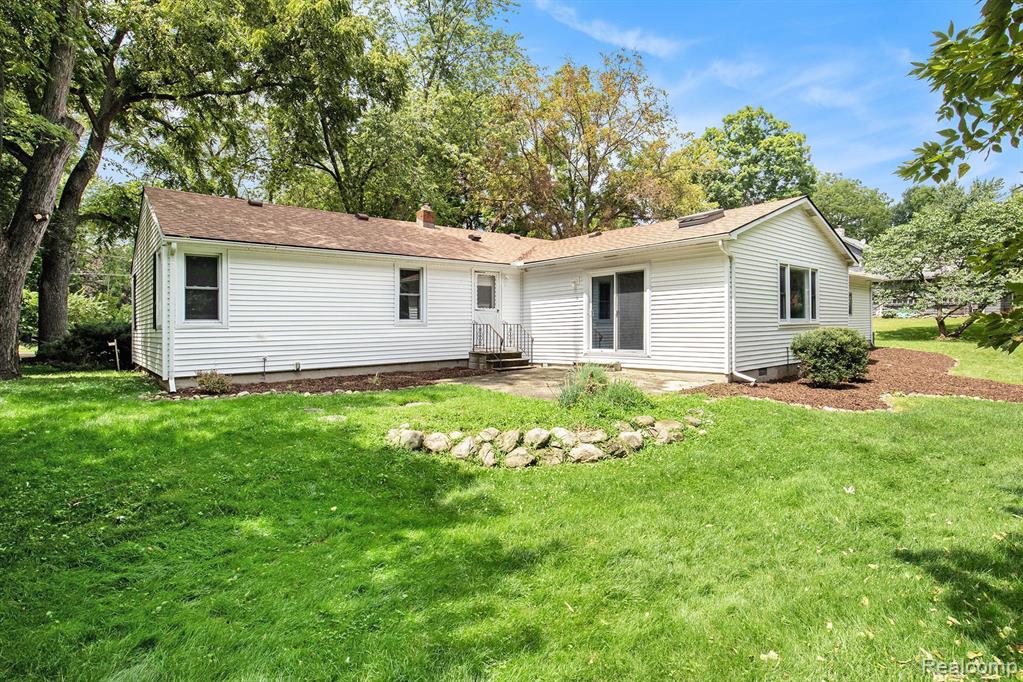 807 S OAK Street, Fenton, MI 48430 — Photo 22