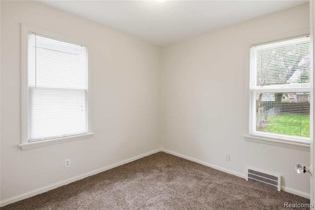 26316 Powers Avenue, Dearborn Heights, MI 48125 — Photo 13