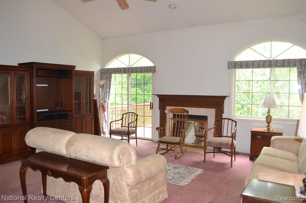 1052 PINEWOOD Court, Brighton, MI 48116 — Photo 8
