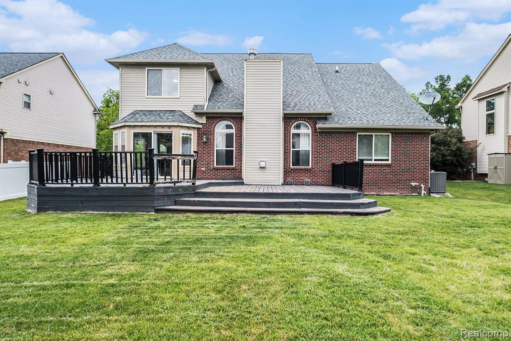 724 Pinecreek Drive, Fenton, MI 48430 — Photo 21