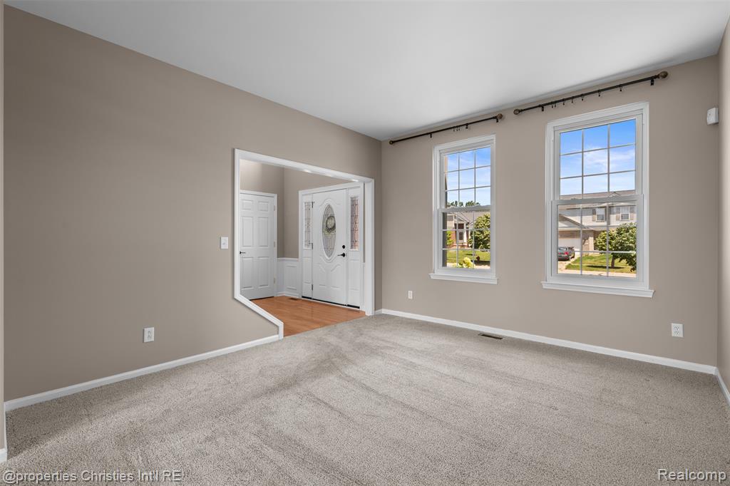 9670 Wexford Drive, Ypsilanti, MI 48198 — Photo 13