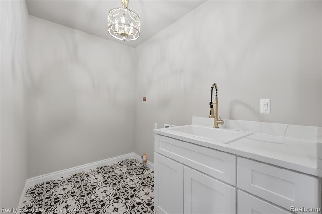 11982 Encore Court, Shelby Twp, MI 48315 — Photo 30